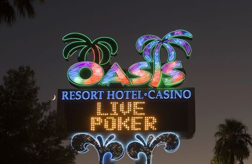 Oasis sign Hotel.jpg